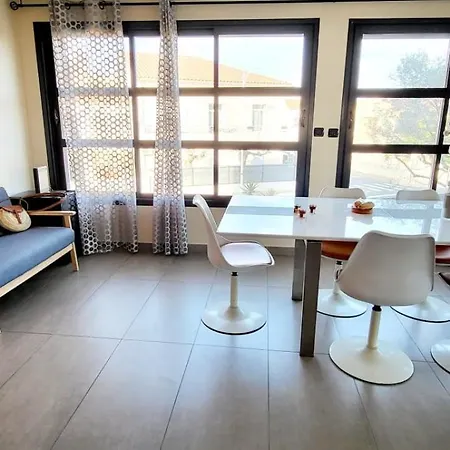 Camarguaise Entre Et Centre Avec Bassin Exterieur Holiday home *