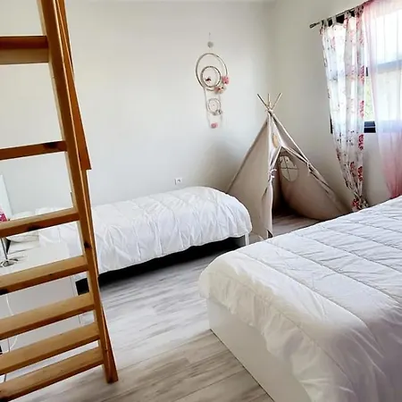 Camarguaise Entre Et Centre Avec Bassin Exterieur Holiday home Le Grau-du-Roi