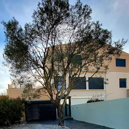 Camarguaise Entre Et Centre Avec Bassin Exterieur Holiday home Le Grau-du-Roi