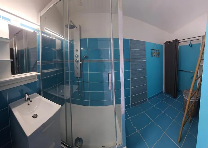 Camarguaise Entre Et Centre Avec Bassin Exterieur